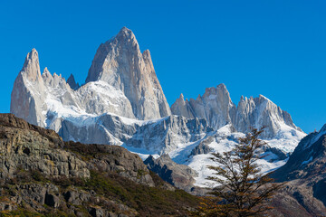 Obraz premium laguna esmeralda el calten nieve glaciar