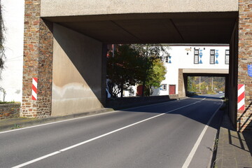 Durchfahrt der Hauptstraße durch die Oberburg Kobern-Gondorf - Mittelteil der Straße