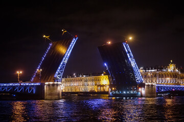 Fototapeta na wymiar Beautiful drawbridge at night in St. Petersburg