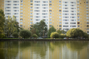 Fototapeta na wymiar Pond in the city. Lake in the park.