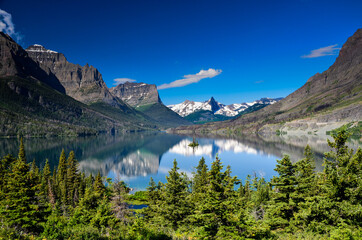 Fototapeta na wymiar Mountains reflected in the mirror of St Mary Lake, Glacier National Park