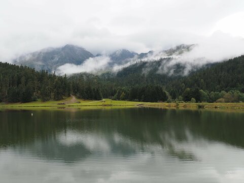 Lac de Payolle dans les Pyr&eacute;n&eacute;es