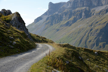 chemin de randonnée dans les Alpes Suisse en automne