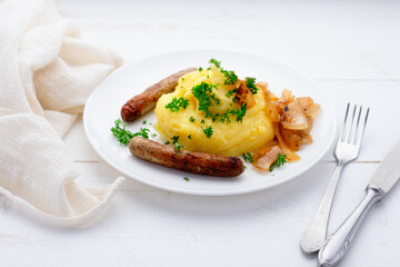 Kartoffelpüree mit Würstchen