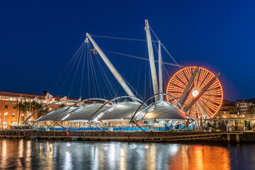 Obraz premium Night view of the Old Harbour of Genoa