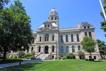 Fototapeta na wymiar The historic Kosciusko County Courthouse in Warsaw Indiana.