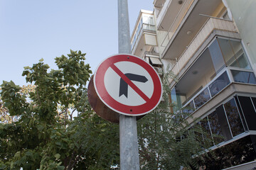 forbidden turn right sign
