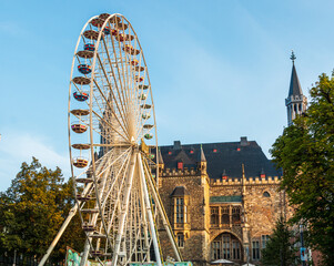 Riesenrad vor dem Rathaus in Aachen