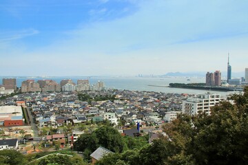 Fototapeta na wymiar 愛宕神社から見た博多湾と福岡都市風景