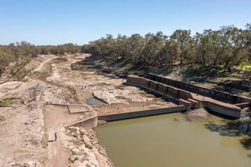 The Darling river at Bourke showing the weir and the river dry behind it.