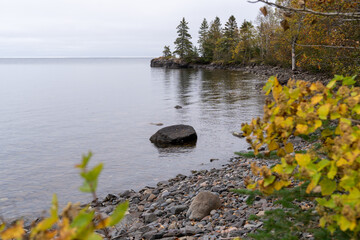 Fototapeta na wymiar Lake Superior shoreline in Minnesota during fall