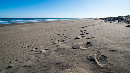 砂浜と足跡