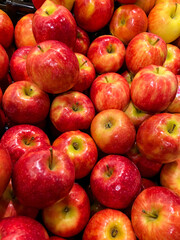 Fototapeta na wymiar photo apple fruit on the counter of the supermarket