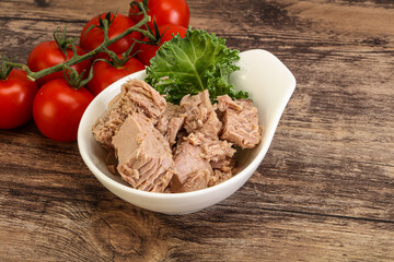 Canned tuna fillet in the bowl