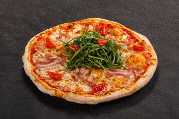 Pizza with bacon and rucola