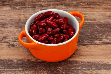 Red baked kidney in the bowl