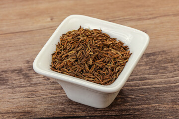Dry zeera seeds in the bowl