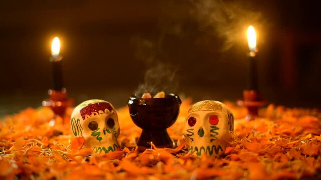 Incienso Ofrenda d&iacute;a de muertos calaveras velas flor de cempas&uacute;chil tradiciones 