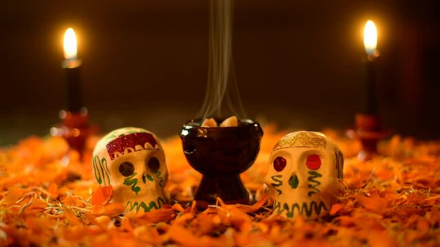 Incienso Ofrenda d&iacute;a de muertos calaveras velas flor de cempas&uacute;chil tradiciones 