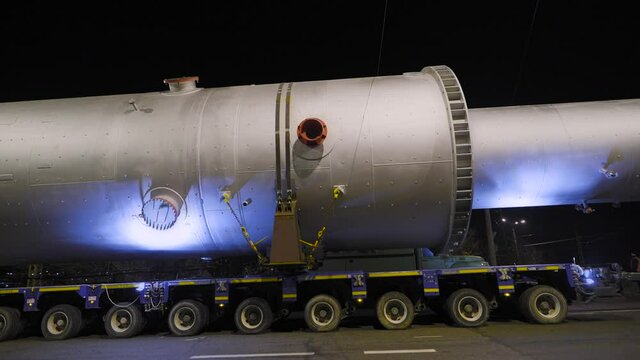 Overnight delivery of oversized cargo. A giant steel tank for the oil industry.