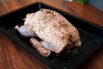 Ente, Entenbraten, Bauernente, gefüllt, roh, auf Backblech