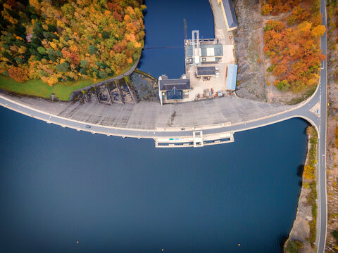 The Hohenwarte Dam in Thuringia, an impressive structure that tames the Saale river and creates a landscape so picturesque that it almost looks like a Bob Ross painting.