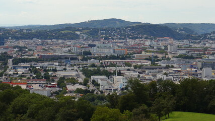 Fototapeta na wymiar Blick über Linz vom Pfenningberg aus gesehen