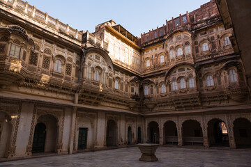 Fototapeta na wymiar インド　ジョードプルのメヘラーンガル砦の宮殿の中庭からの風景