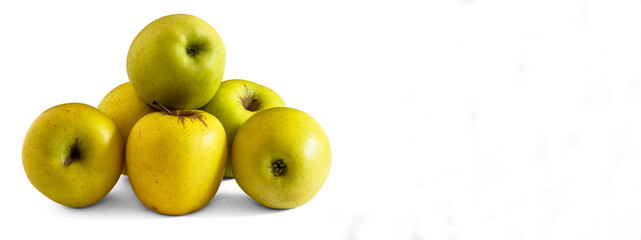Pommes Golden sur fond blanc	 et emplacement de texte