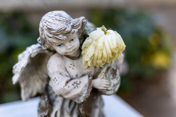 
little beautiful angels on the tombs - obrazy, fototapety, plakaty