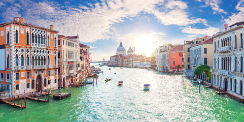 Panorama du Grand Canal près de Santa Maria della Salute, Venise, Italie