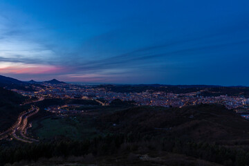 Fototapeta premium panoramic view of Bilbao at sunset from a nearby hill