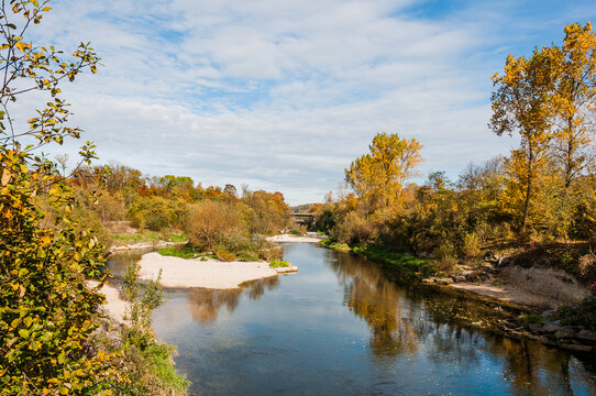 Reinach, Birs, Fluss, Birstal, Baselland, Arlesheim, M&uuml;nchenstein, Reinacher Heide, Birs-Aue, Auwald, Uferweg, Wanderweg, Renaturierung, Herbst, Herbstfarben, Herbstsonne, Basel, Schweiz