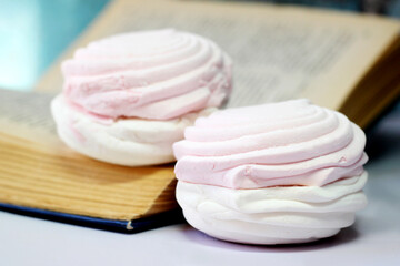 Fototapeta na wymiar Pink and white marshmallows, a healthy dessert