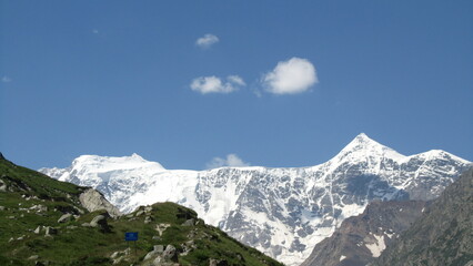 Obraz premium Russia, Caucasus Mountains, Bezengi gorge, view of the Bezengi wall (left) and Mount Gestala (right).