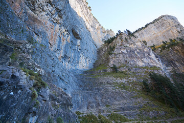 Fototapeta na wymiar steep cliffs pyrenees