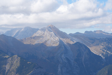 Fototapeta na wymiar mountain peaks summit in the pyrenees