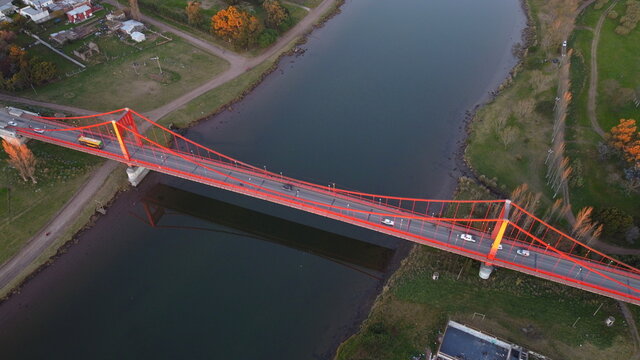Atardecer en Puente Colgante Hip&oacute;lito Hirigoyen