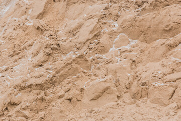 Obraz premium A large pile of sand of natural industrial material is stored outdoors on the territory of the plant