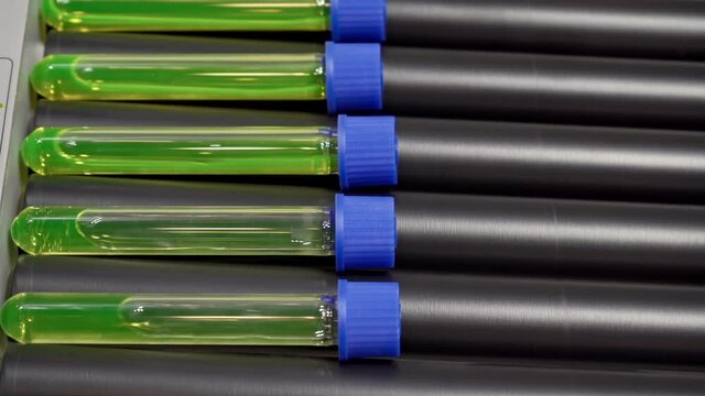 Equipment for chemical laboratories and industry, device for mixing liquid in test tubes