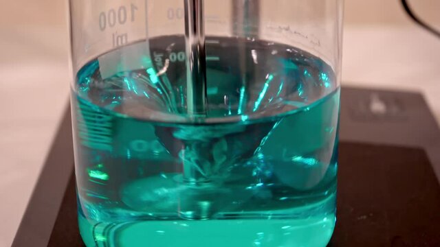 Equipment for chemical industry and laboratories, system of agitation and stirring of chemical components