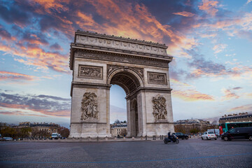 Fototapeta na wymiar A beautiful sunset in the city of love at the Arc de Triomphe, Paris. France