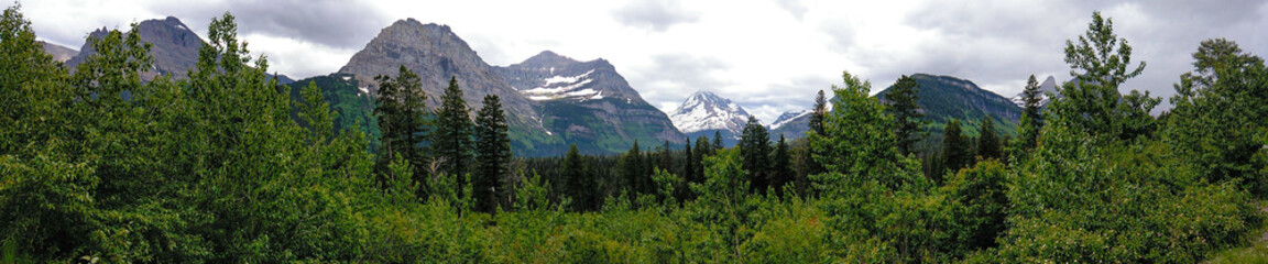 Fototapeta na wymiar Panorama at Glacier National Park