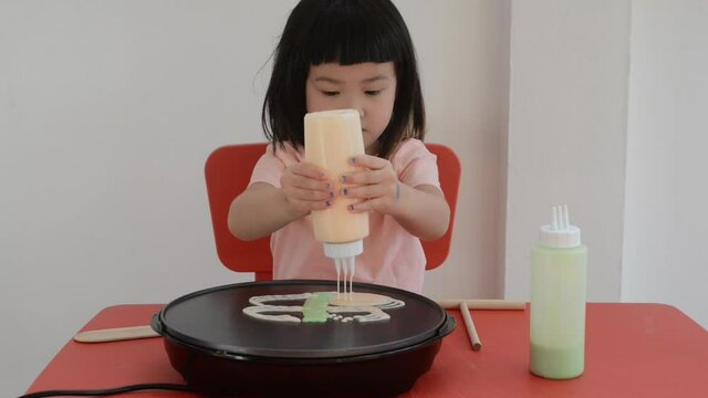 Kid enjoy making pancake in many design at home by itself.