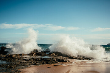 Waves Splashing on the rocks - obrazy, fototapety, plakaty