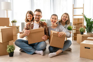 Fototapeta na wymiar family are moving to new apartment