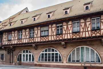 Fototapeta na wymiar Architecture of an old half-timbered house in Strasbourg, France