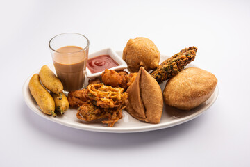 Indian snacks like samosa kachori, moong vada, pyaj pakora aloo bonda