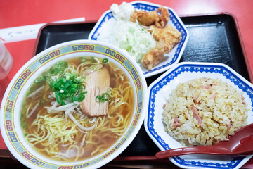 中華ランチセット（ラーメン・チャーハン・唐揚げ）