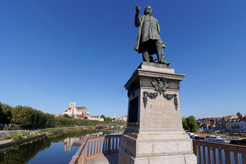 Fototapeta premium Paul Bert bridge and Yonne river in Auxerre city 